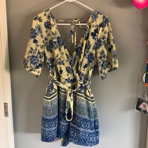 Francesca’s Blue and Yellow Floral Romper Size Small